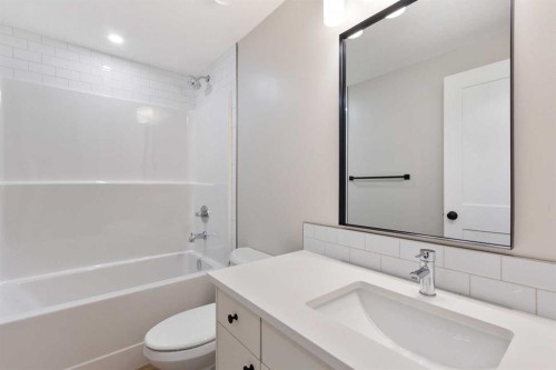 54 Vincent Crescent, Olds, AB - Indoor Photo Showing Bathroom