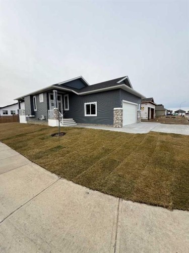 54 Vincent Crescent, Olds, AB - Outdoor