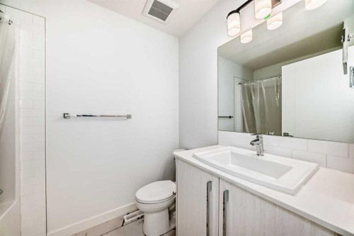605-335 Creekside Boulevard Sw, Calgary, AB - Indoor Photo Showing Bathroom