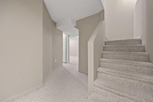 71 Somercrest Close Sw, Calgary, AB - Indoor Photo Showing Other Room