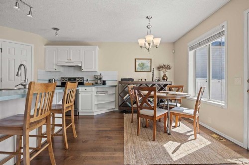 71 Somercrest Close Sw, Calgary, AB - Indoor Photo Showing Dining Room