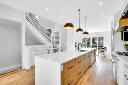 4711 19 Avenue Nw, Calgary, AB - Indoor Photo Showing Kitchen With Upgraded Kitchen