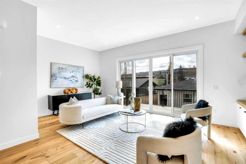 4711 19 Avenue Nw, Calgary, AB - Indoor Photo Showing Living Room