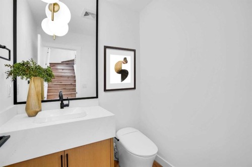 4711 19 Avenue Nw, Calgary, AB - Indoor Photo Showing Bathroom