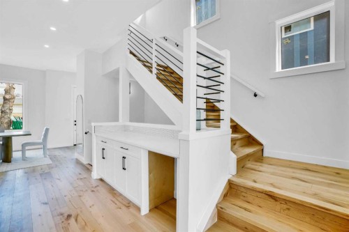 4711 19 Avenue Nw, Calgary, AB - Indoor Photo Showing Other Room