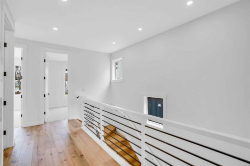 4711 19 Avenue Nw, Calgary, AB - Indoor Photo Showing Other Room