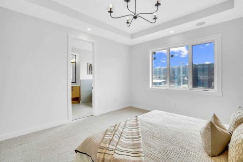 4711 19 Avenue Nw, Calgary, AB - Indoor Photo Showing Bedroom