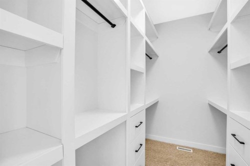 4711 19 Avenue Nw, Calgary, AB - Indoor With Storage