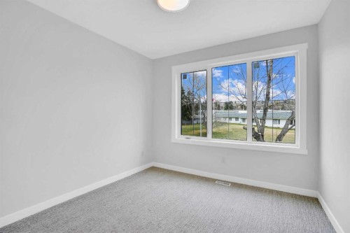 4711 19 Avenue Nw, Calgary, AB - Indoor Photo Showing Other Room