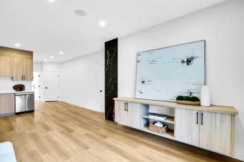 4711 19 Avenue Nw, Calgary, AB - Indoor Photo Showing Kitchen