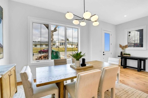 4711 19 Avenue Nw, Calgary, AB - Indoor Photo Showing Dining Room