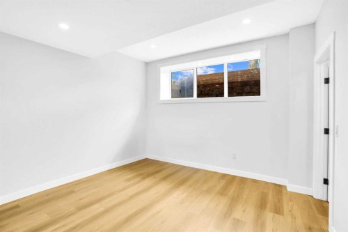 4711 19 Avenue Nw, Calgary, AB - Indoor Photo Showing Other Room