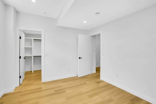 4711 19 Avenue Nw, Calgary, AB - Indoor Photo Showing Other Room