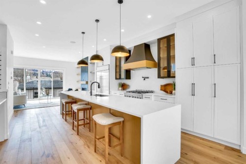 4711 19 Avenue Nw, Calgary, AB - Indoor Photo Showing Kitchen With Upgraded Kitchen