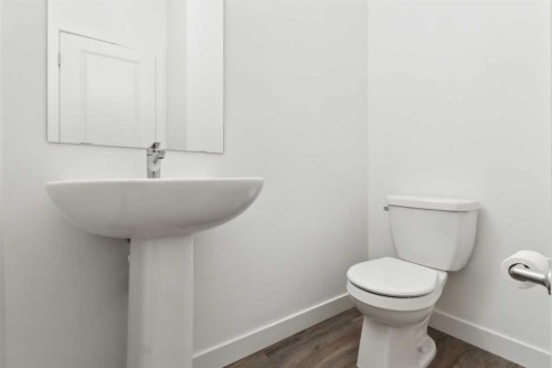 203-24 Rivercrest Drive, Cochrane, AB - Indoor Photo Showing Bathroom