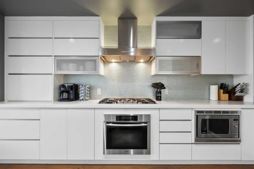 2217 17 Street Sw, Calgary, AB - Indoor Photo Showing Kitchen With Upgraded Kitchen