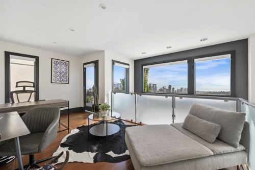 2217 17 Street Sw, Calgary, AB - Indoor