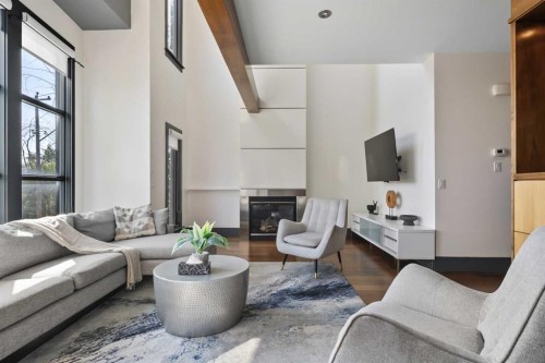 2217 17 Street Sw, Calgary, AB - Indoor Photo Showing Living Room