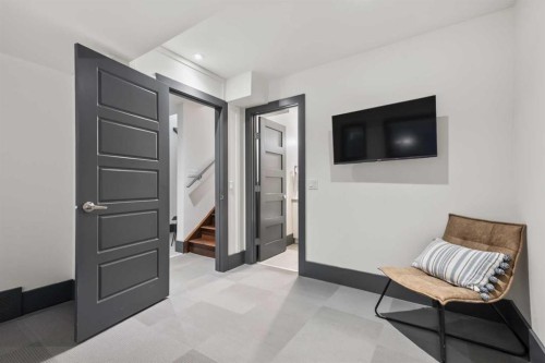 2217 17 Street Sw, Calgary, AB - Indoor