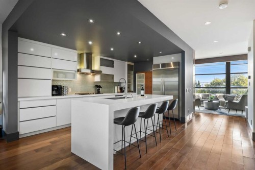 2217 17 Street Sw, Calgary, AB - Indoor Photo Showing Kitchen With Upgraded Kitchen