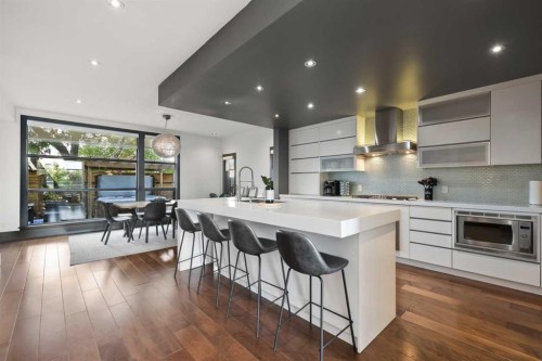 2217 17 Street Sw, Calgary, AB - Indoor Photo Showing Kitchen With Upgraded Kitchen