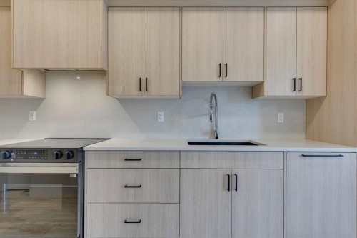 1314-4270 Norford Avenue Nw, Calgary, AB - Indoor Photo Showing Kitchen