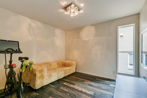 1222 18 Street Nw, Calgary, AB - Indoor Photo Showing Other Room