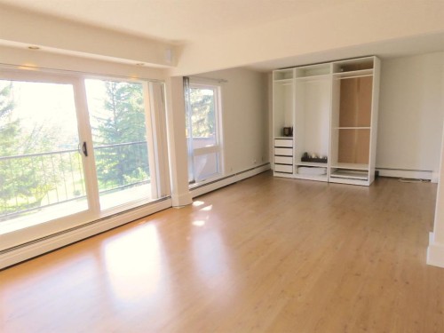 204-328 Cedar Crescent Sw, Calgary, AB - Indoor Photo Showing Other Room