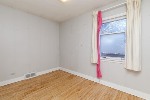 2820 Parkdale Boulevard Nw, Calgary, AB - Indoor Photo Showing Other Room