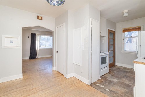 2820 Parkdale Boulevard Nw, Calgary, AB - Indoor