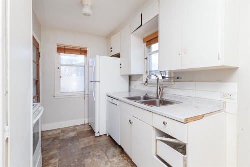 2820 Parkdale Boulevard Nw, Calgary, AB - Indoor Photo Showing Kitchen With Double Sink