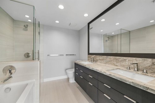 1102-519 Riverfront Avenue Se, Calgary, AB - Indoor Photo Showing Bathroom