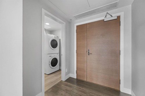 1102-519 Riverfront Avenue Se, Calgary, AB - Indoor Photo Showing Laundry Room