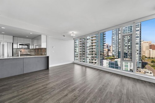 1102-519 Riverfront Avenue Se, Calgary, AB - Indoor Photo Showing Kitchen
