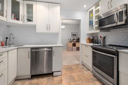 417-3730 50 Street Nw, Calgary, AB - Indoor Photo Showing Kitchen