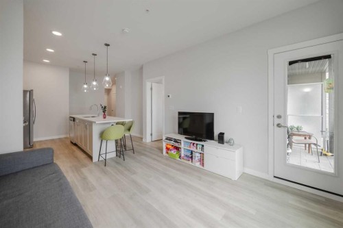 102-200 Shawnee Square Sw, Calgary, AB - Indoor Photo Showing Other Room