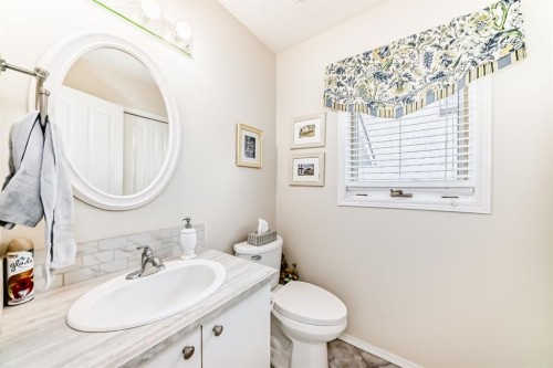 83 Gleneagles Close, Cochrane, AB - Indoor Photo Showing Bathroom