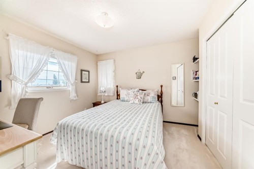 83 Gleneagles Close, Cochrane, AB - Indoor Photo Showing Bedroom