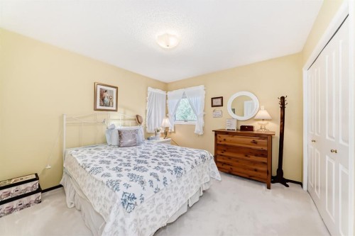 83 Gleneagles Close, Cochrane, AB - Indoor Photo Showing Bedroom