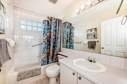 83 Gleneagles Close, Cochrane, AB - Indoor Photo Showing Bathroom