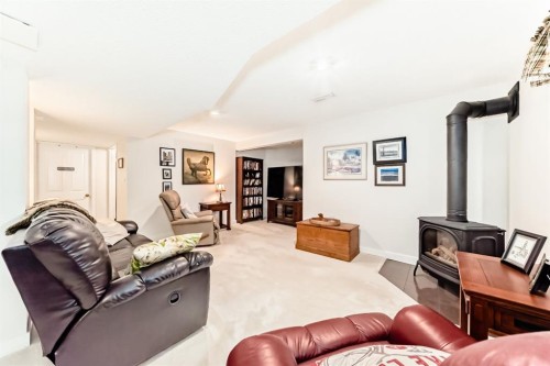 83 Gleneagles Close, Cochrane, AB - Indoor Photo Showing Living Room