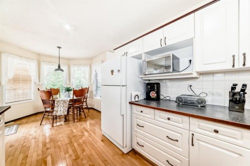 83 Gleneagles Close, Cochrane, AB - Indoor Photo Showing Kitchen