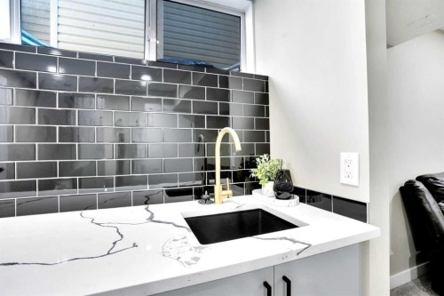 140 Saddlehorn Crescent Ne, Calgary, AB - Indoor Photo Showing Kitchen