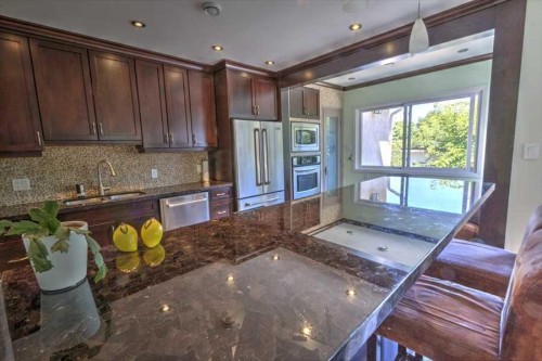 1604 Scotland Street Sw, Calgary, AB - Indoor Photo Showing Kitchen