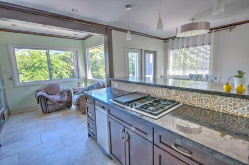 1604 Scotland Street Sw, Calgary, AB - Indoor Photo Showing Kitchen