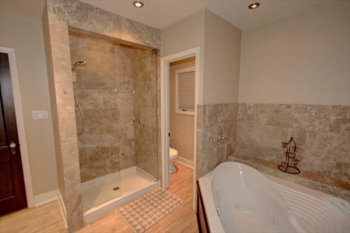 1604 Scotland Street Sw, Calgary, AB - Indoor Photo Showing Bathroom