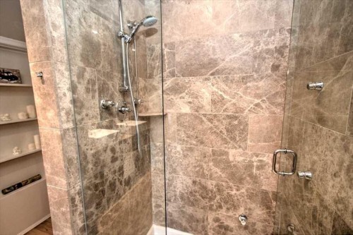 1604 Scotland Street Sw, Calgary, AB - Indoor Photo Showing Bathroom