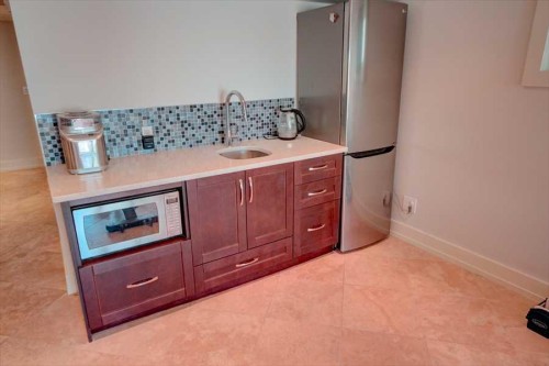1604 Scotland Street Sw, Calgary, AB - Indoor Photo Showing Kitchen