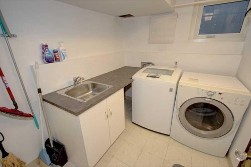 1604 Scotland Street Sw, Calgary, AB - Indoor Photo Showing Laundry Room