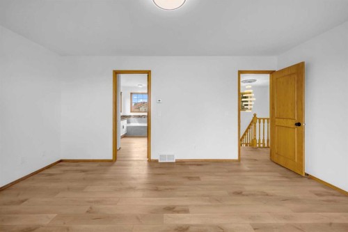 208 Coral Shores Bay Ne, Calgary, AB - Indoor Photo Showing Other Room